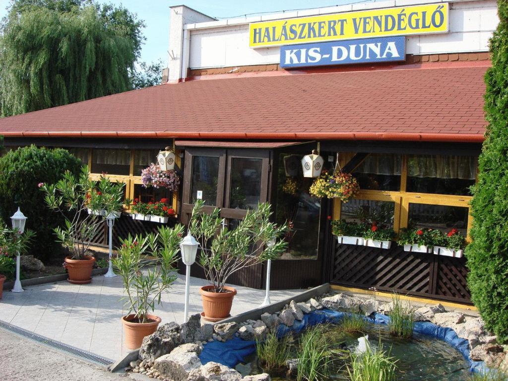 Kis-Duna Motel & Camping Mosonmagyarovar Exterior photo